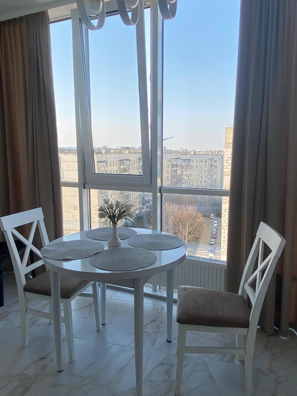 Atlant Luxury Big Family Five Apart On Golovna Поряд З Тц Депот Wi Fi 24 На 7 Чернивци Екстериор снимка