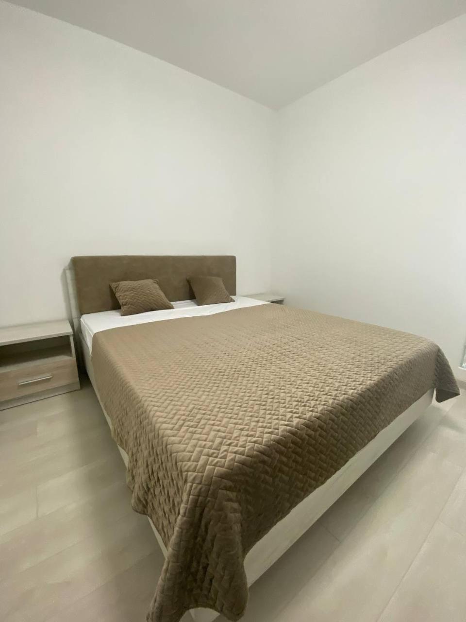 Atlant Luxury Big Family Five Apart On Golovna Поряд З Тц Депот Wi Fi 24 На 7 Чернивци Екстериор снимка