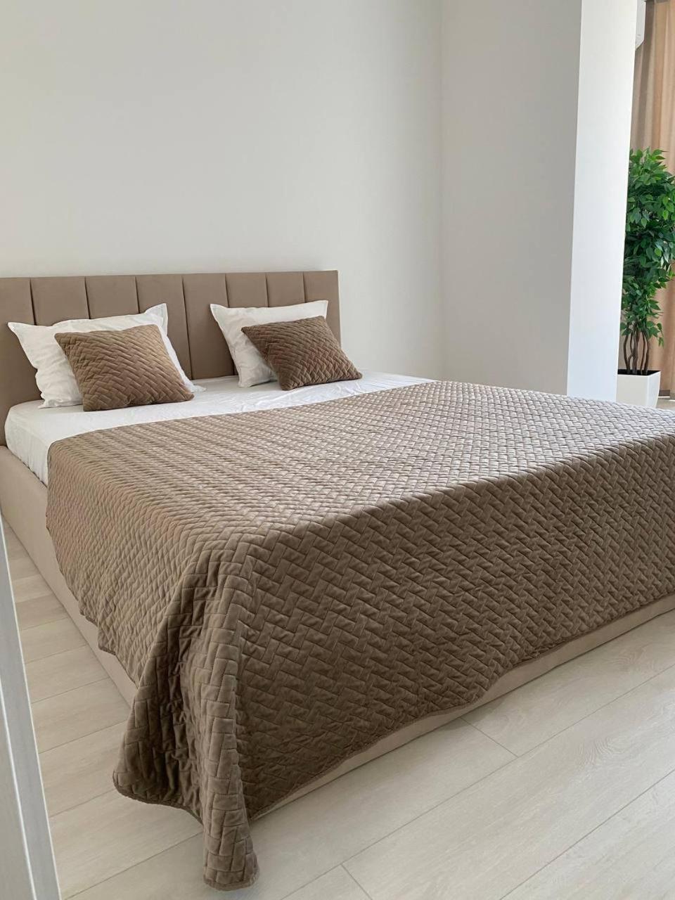 Atlant Luxury Big Family Five Apart On Golovna Поряд З Тц Депот Wi Fi 24 На 7 Чернивци Екстериор снимка